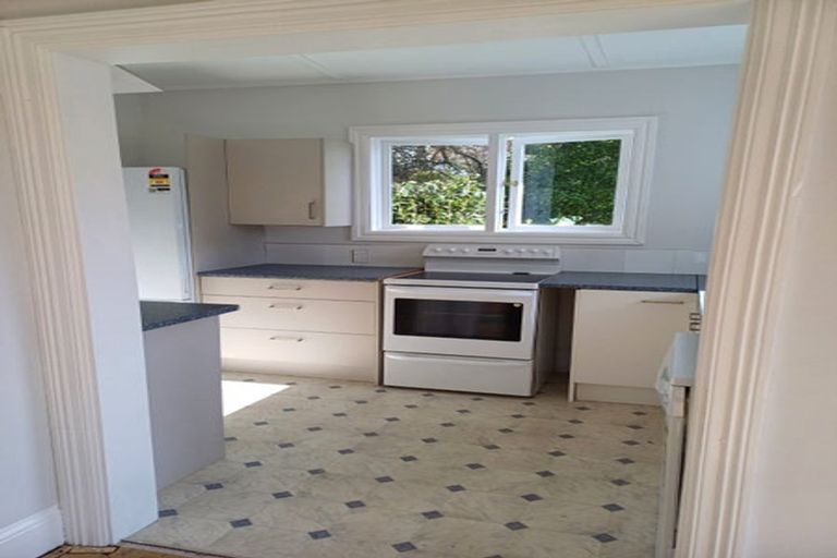 Photo of property in 26 Northland Road, Northland, Wellington, 6012
