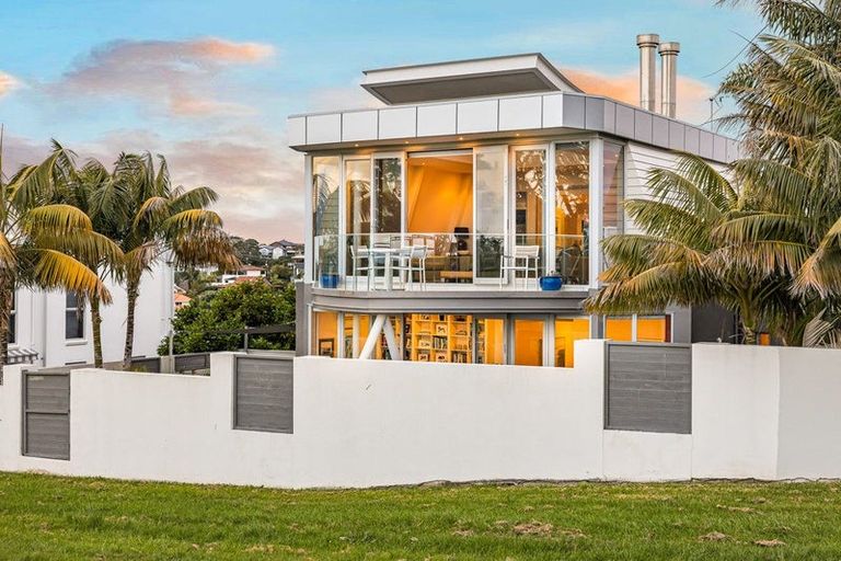 Photo of property in 127 Beach Road, Castor Bay, Auckland, 0620