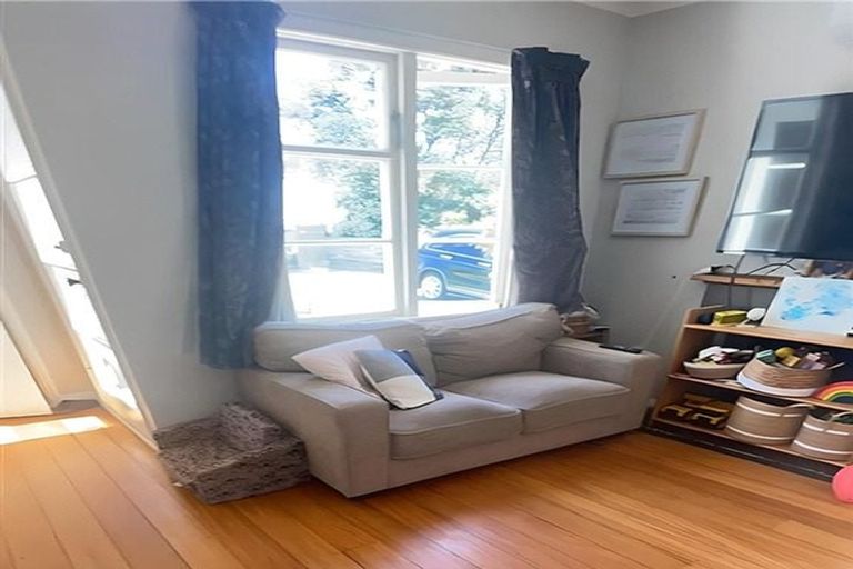 Photo of property in 43 Martin Road, Paraparaumu Beach, Paraparaumu, 5032