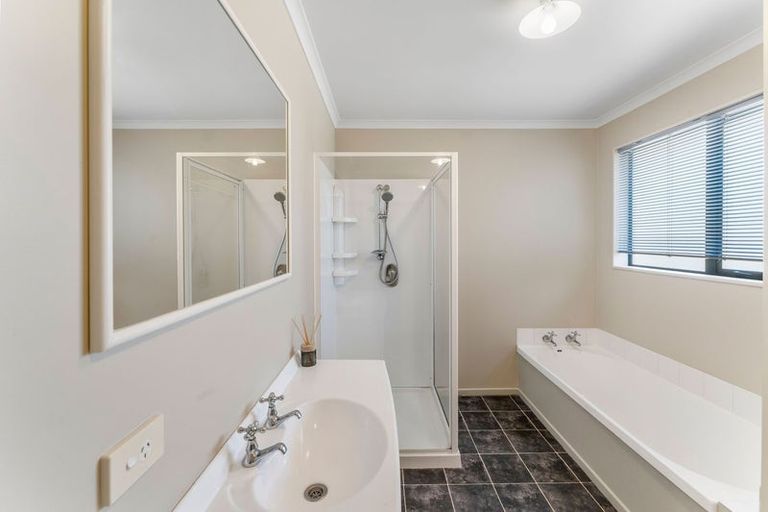 Photo of property in 2 Mayer Crescent, Wakefield, 7025