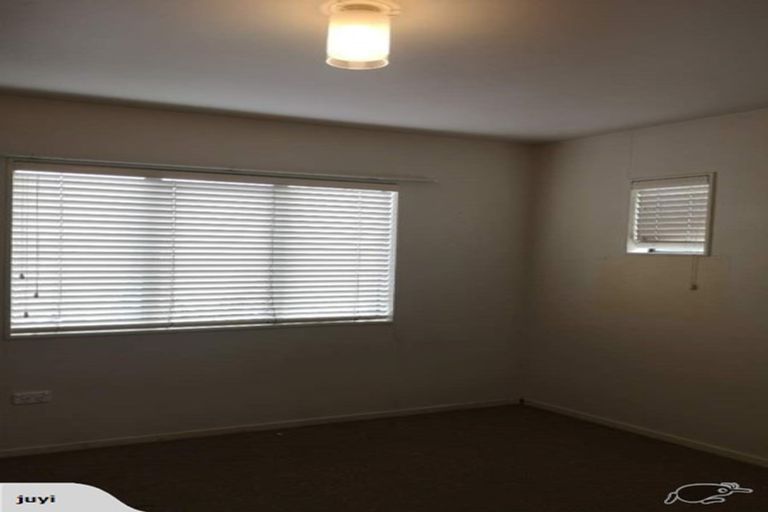 Photo of property in 1/6 John Jennings Drive, Oteha, Auckland, 0632