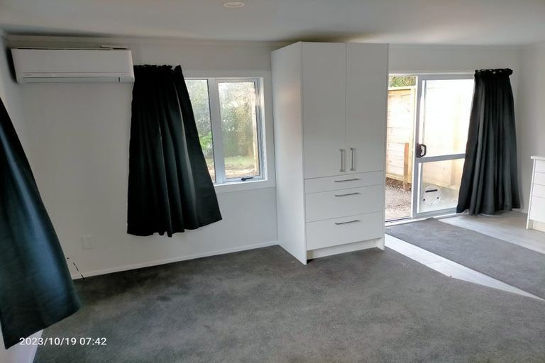Photo of property in 22 Raymond Terrace, Northcote, Auckland, 0627