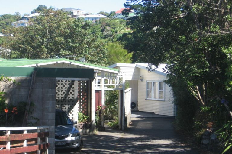 Photo of property in 12 Garden Road, Northland, Wellington, 6012