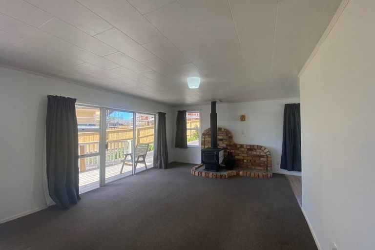 Photo of property in 8 Silver Birch Rise, Henderson, Auckland, 0612