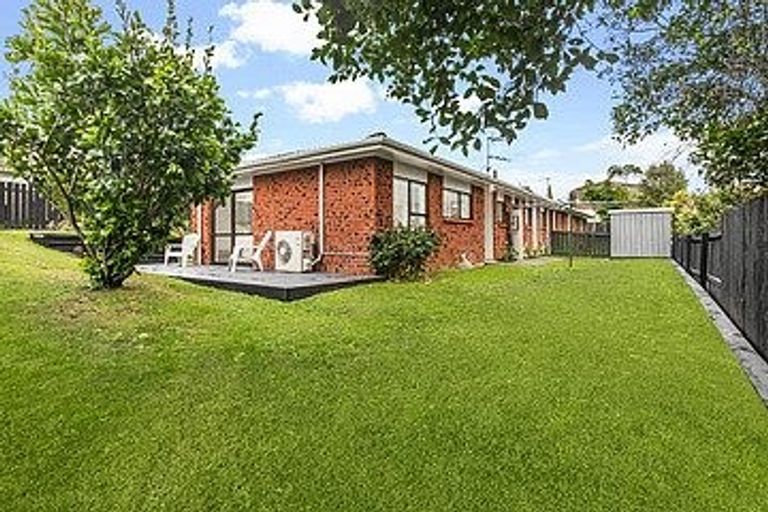 Photo of property in 303a/2 Great North Road, Henderson, Auckland, 0612