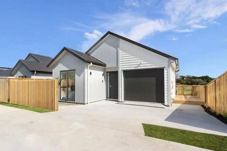 Photo of property in 34 Whakairo Crescent, Gulf Harbour, Whangaparaoa, 0930