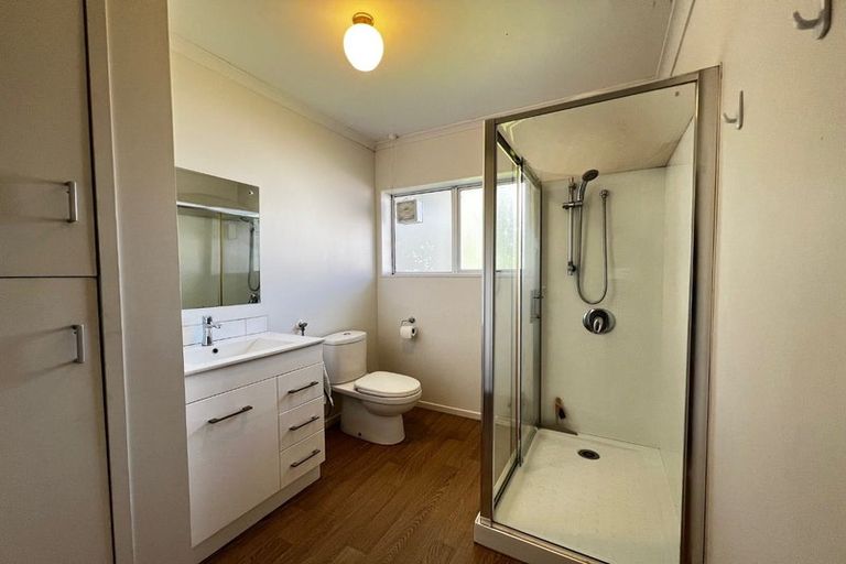 Photo of property in 2/3 Sovereign Place, Glenfield, Auckland, 0629