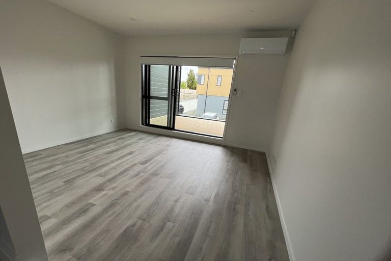 Photo of property in 2/241 Don Buck Road, Massey, Auckland, 0614