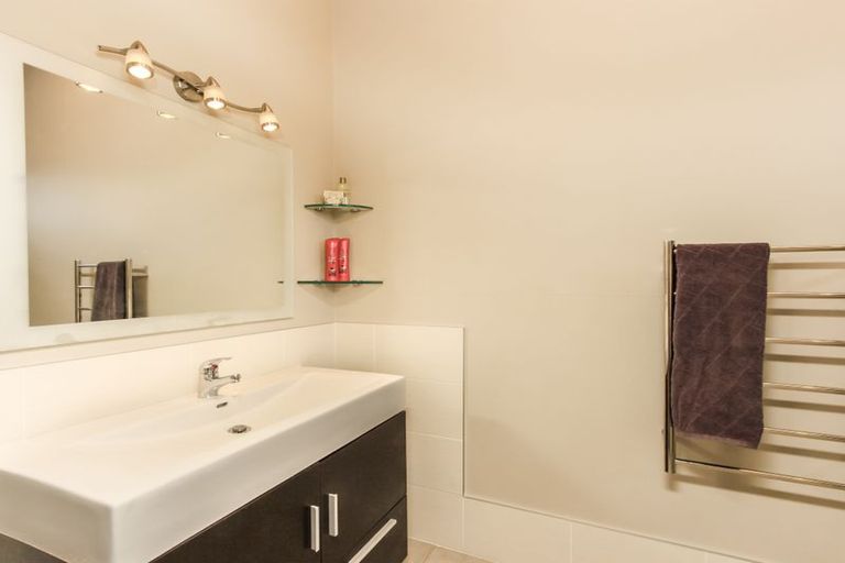 Photo of property in 6 Khaleel Place, Henderson, Auckland, 0612