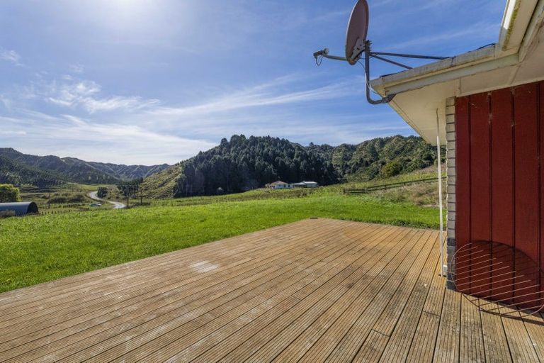 Photo of property in 2560 Rawhitiroa Road, Matemateaonga, Eltham, 4399