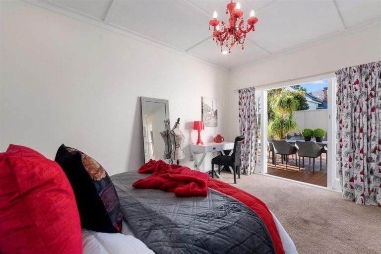 Photo of property in 2 Glade Place, Birkenhead, Auckland, 0626