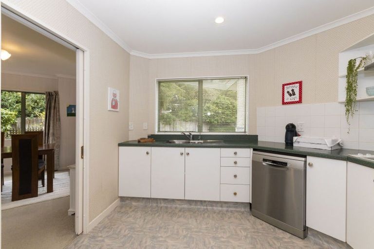 Photo of property in 2 The Glen, Hokowhitu, Palmerston North, 4410