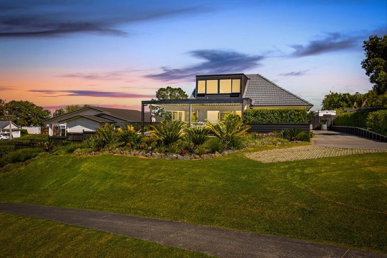 Photo of property in 10 York Terrace, Riverhead, 0820