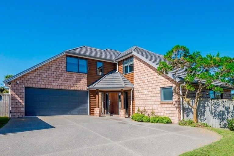 Photo of property in 62 The Drive, Paraparaumu Beach, Paraparaumu, 5032