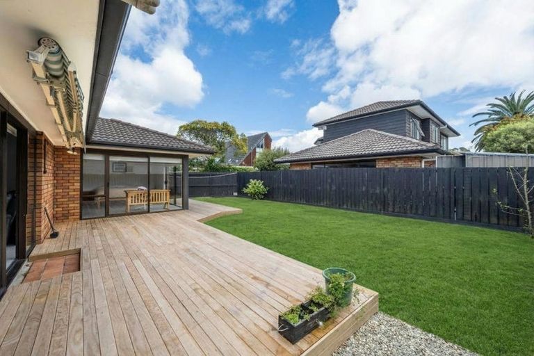 Photo of property in 21a Eastern Beach Road, Eastern Beach, Auckland, 2012