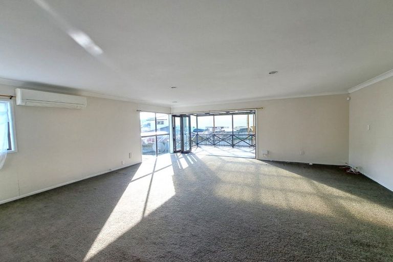 Photo of property in 1 Harrington Road, Henderson, Auckland, 0610