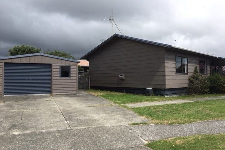 Photo of property in 80 Queens Road, Waikanae Beach, Waikanae, 5036