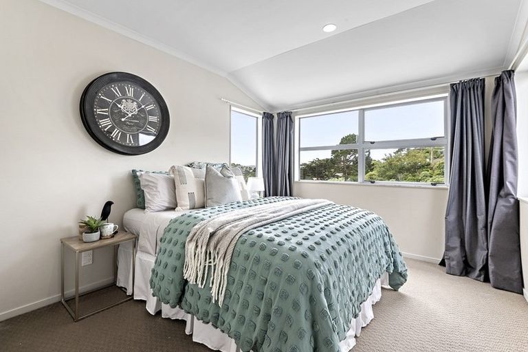 Photo of property in 47b Lyndfield Lane, Newlands, Wellington, 6037
