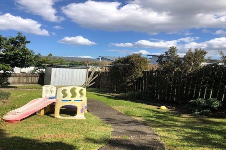 Photo of property in 24 Karamu Street, Te Atatu Peninsula, Auckland, 0610