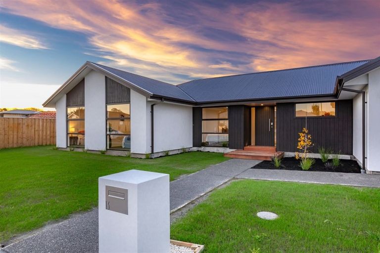 Photo of property in 13 Sarikei Avenue, Northwood, Christchurch, 8051