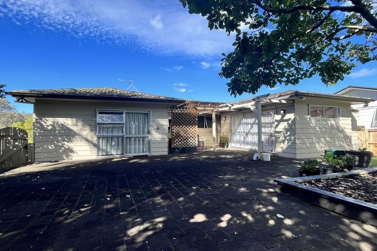 Photo of property in 25 Halberg Street, Glenfield, Auckland, 0629