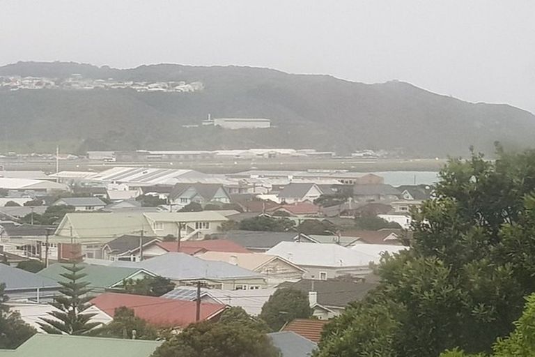 Photo of property in 44 Queens Drive, Lyall Bay, Wellington, 6022