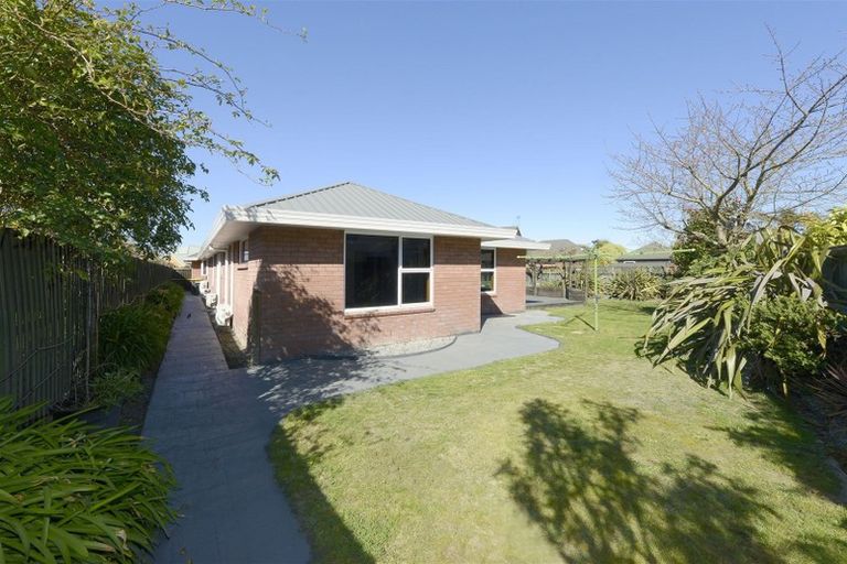 Photo of property in 15 Millcroft Place, Parklands, Christchurch, 8083