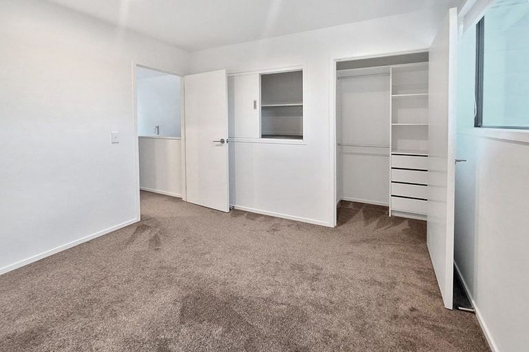 Photo of property in 5/2 Jadewynn Drive, Massey, Auckland, 0614