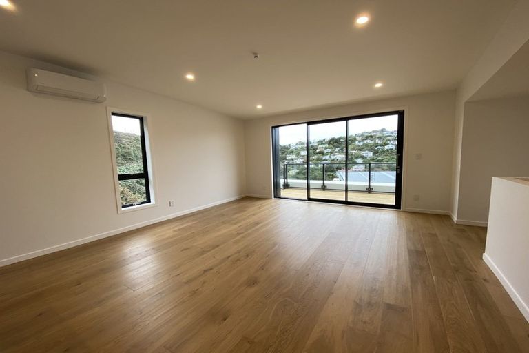 Photo of property in 52 Tiketike Way, Brooklyn, Wellington, 6021