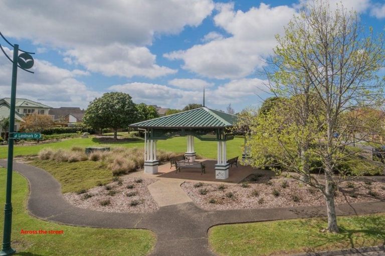 Photo of property in 8 Cellarmans Street, Te Atatu Peninsula, Auckland, 0610