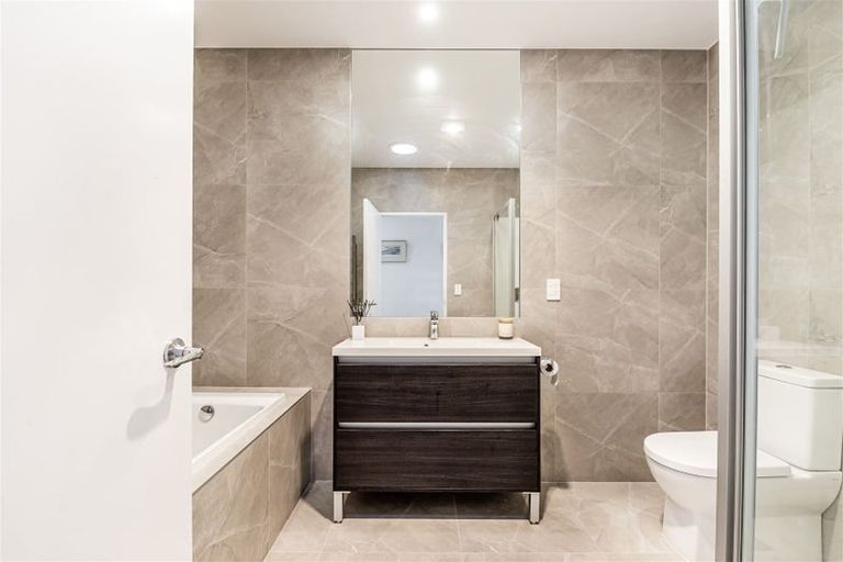 Photo of property in 32 Owen Chapman Drive, Red Beach, 0932