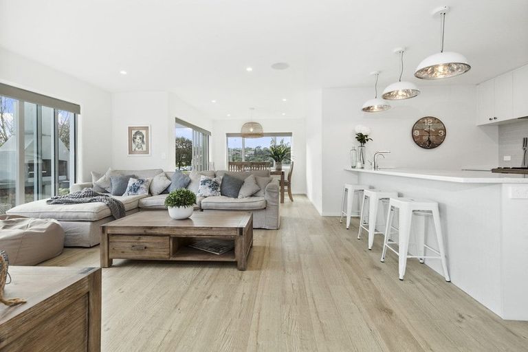 Photo of property in 1 Pae Moana Place, Stanmore Bay, Whangaparaoa, 0932