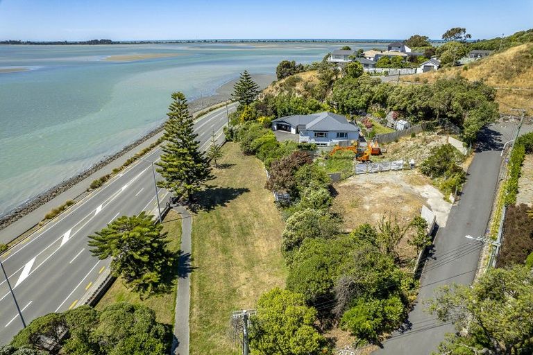 Photo of property in 1 The Brae, Mount Pleasant, Christchurch, 8081