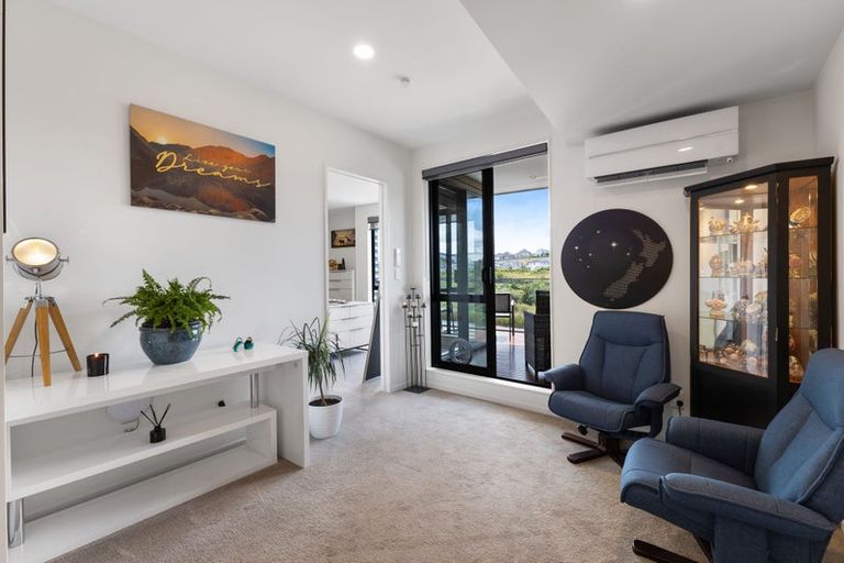 Photo of property in 22 Arran Point Parade, Orewa, 0931