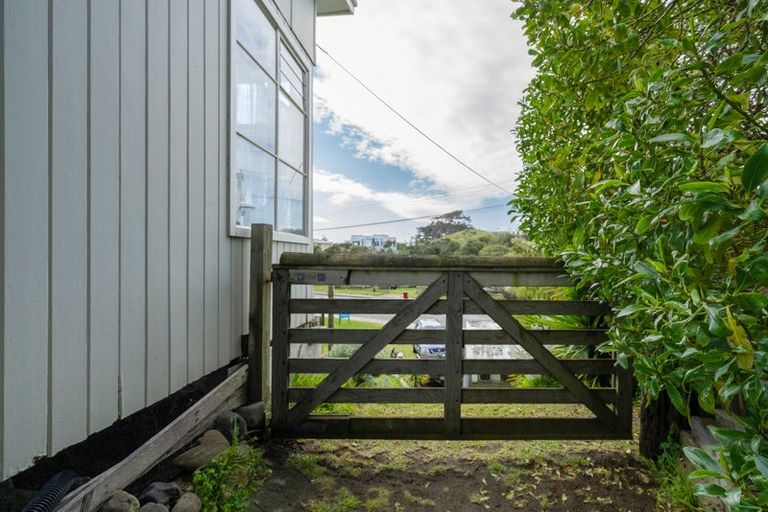 Photo of property in 643 Waitarere Beach Road, Waitarere Beach, Levin, 5510