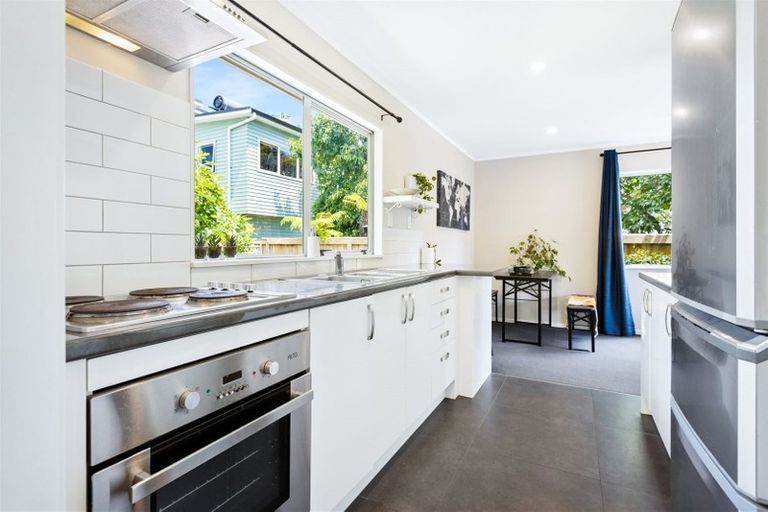 Photo of property in 60 Taikata Road, Te Atatu Peninsula, Auckland, 0610