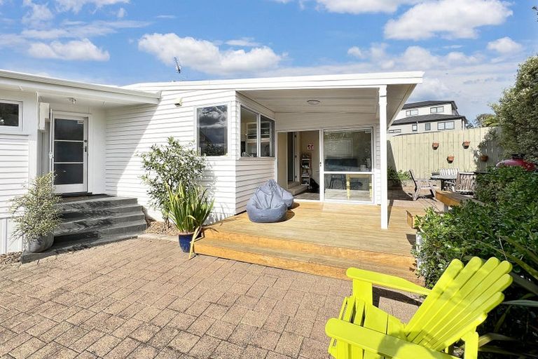 Photo of property in 32 Mason Street, New Lynn, Auckland, 0600