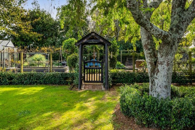 Photo of property in 500 Richmond Road, Lepperton, New Plymouth, 4373