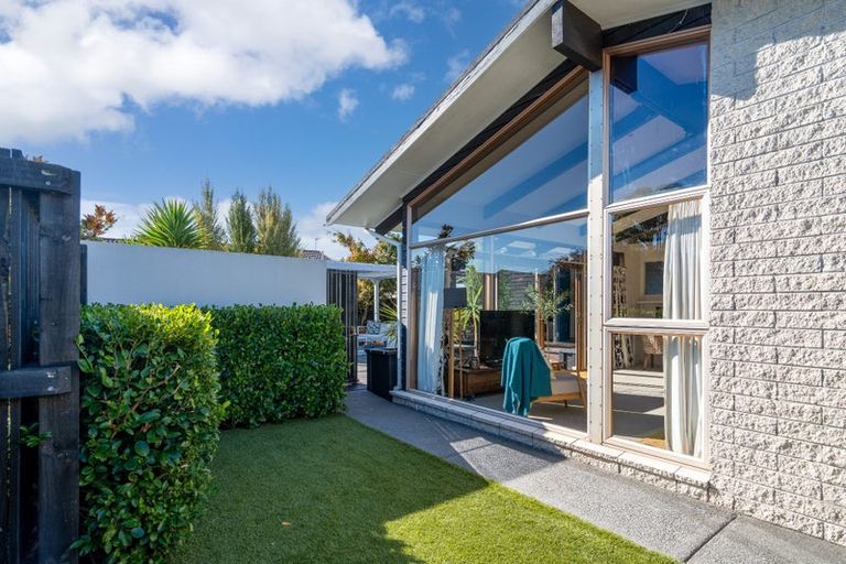 Photo of property in 16 Chilton Drive, Mairehau, Christchurch, 8052