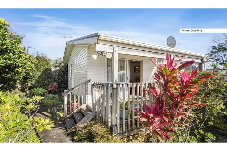 Photo of property in 10 Lloyd Avenue, Papatoetoe, Auckland, 2025