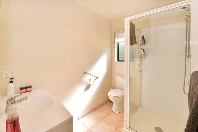 Photo of property in 16 Te Kauri Place, Helensville, 0800