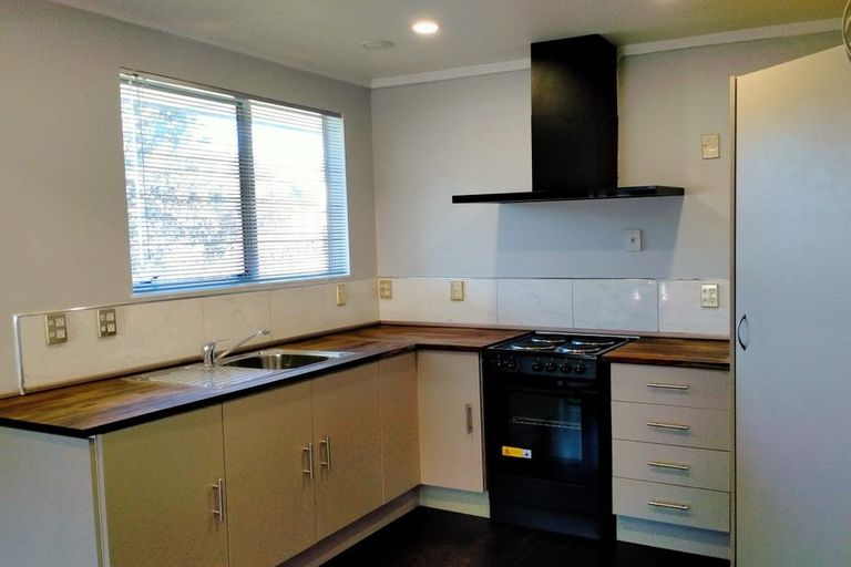 Photo of property in 18 Sarona Avenue, Glen Eden, Auckland, 0602