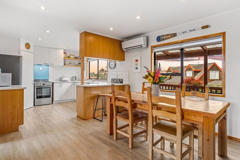 Photo of property in 64 Granville Drive, Massey, Auckland, 0614