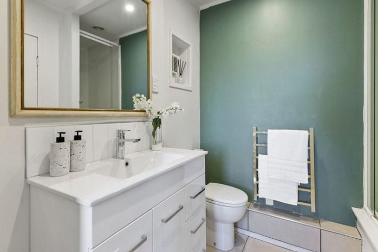 Photo of property in 27 Ferry Parade, Herald Island, Auckland, 0618