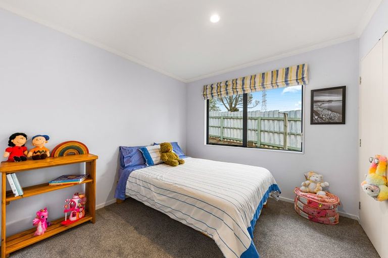 Photo of property in 1b Triangle Road, Massey, Auckland, 0614