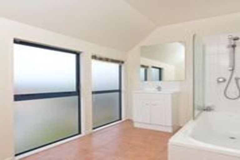 Photo of property in 25 Mariners View Road, Beach Haven, Auckland, 0626