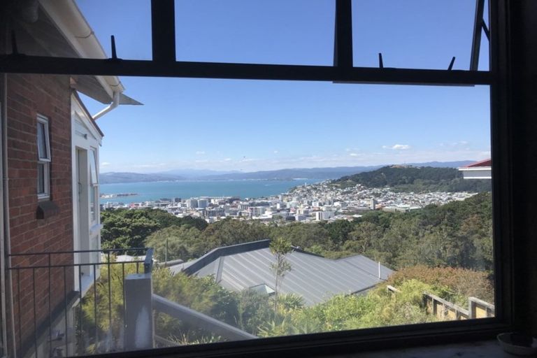 Photo of property in 49 Tanera Crescent, Brooklyn, Wellington, 6021