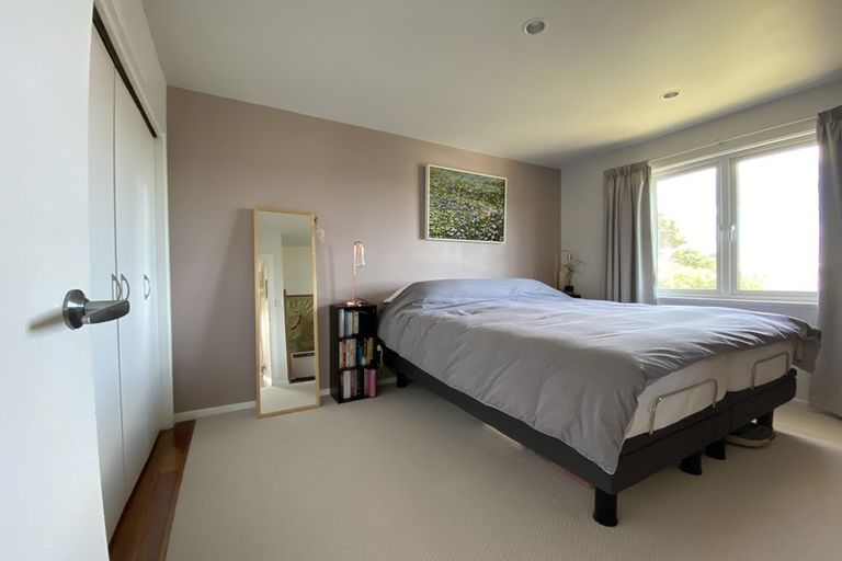 Photo of property in 7 Link Road, Newlands, Wellington, 6037