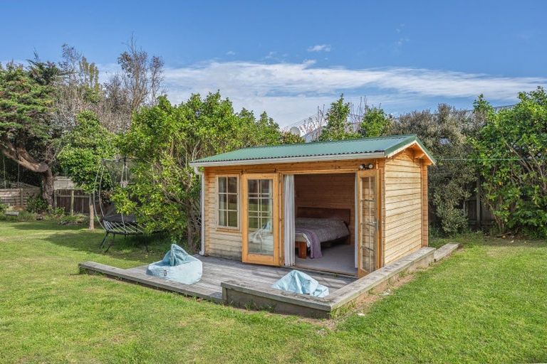 Photo of property in 15 Drake Street, Waikawa Beach, Manakau, 5573