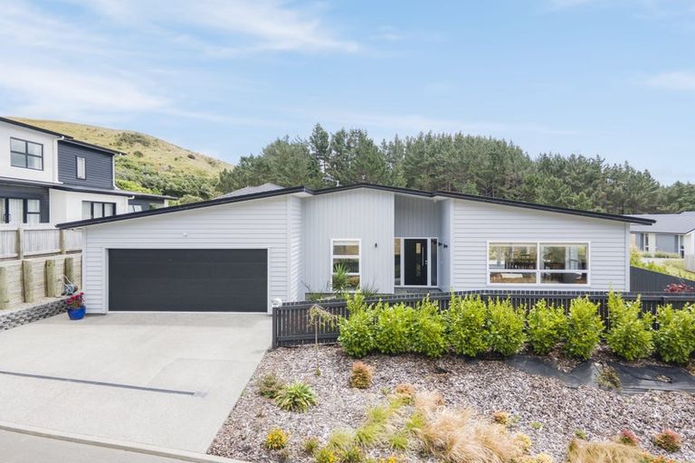 Photo of property in 16 Prestbury Grove, Churton Park, Wellington, 6037